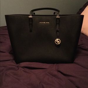 Michael Kors Jet Set Travel Large Carryall Tote